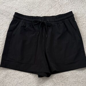 Like New! Lou & Grey Women's Lightweight Black Casual Shorts -Size Small